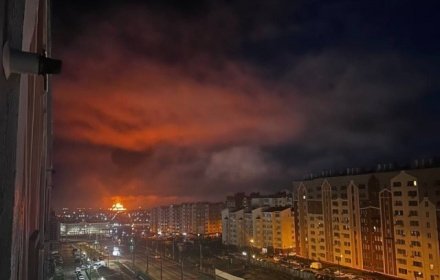 Власти Севастополя не будут эвакуировать людей из района, где горят резервуары с топливом