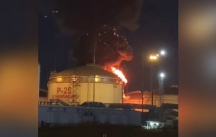В Темрюкском районе после взрыва горят резервуары с нефтепродуктами