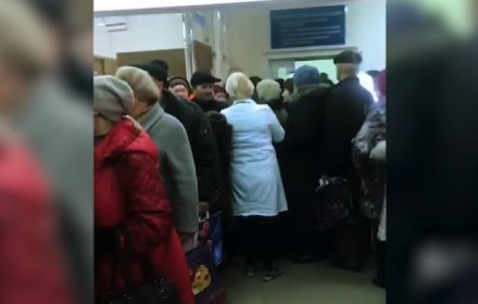 В одной из ЦРБ Ставропольского края пациенты занимают очередь к врачам с ночи