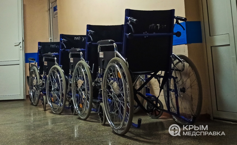 Новые кресла-каталки появились в севастопольской больницы после скандала