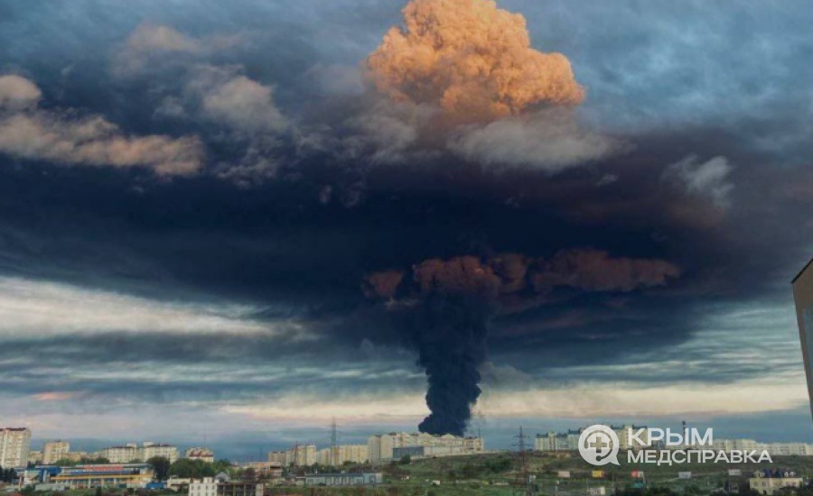 Пожар на нефтебазе  в Севастополе: медики прокомментировали ситуацию