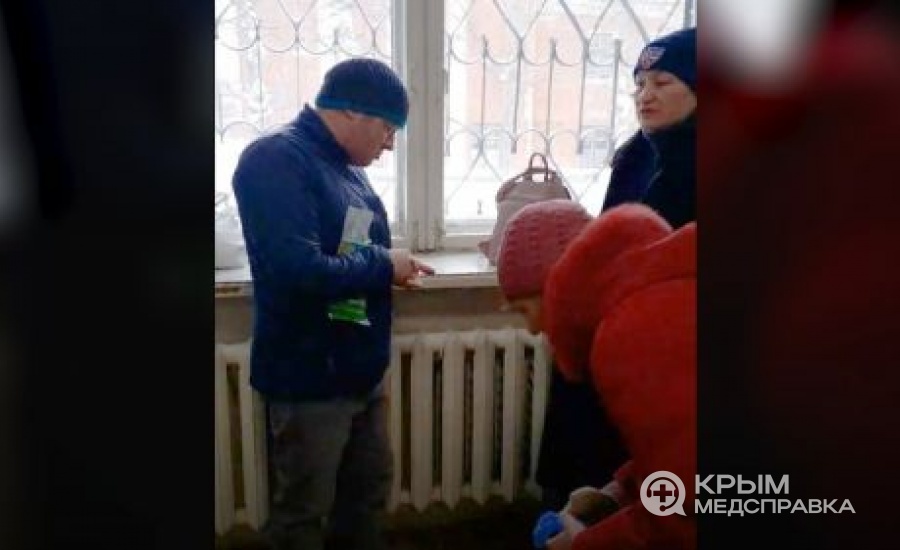 В женской консультации Екатеринбурга устроили "распродажу масок"