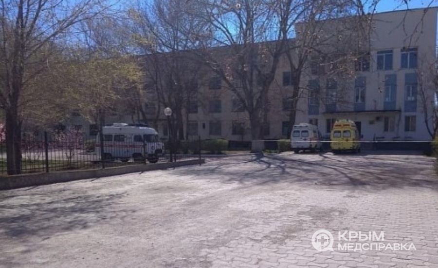 Больницу Армянска взяли в оцепление