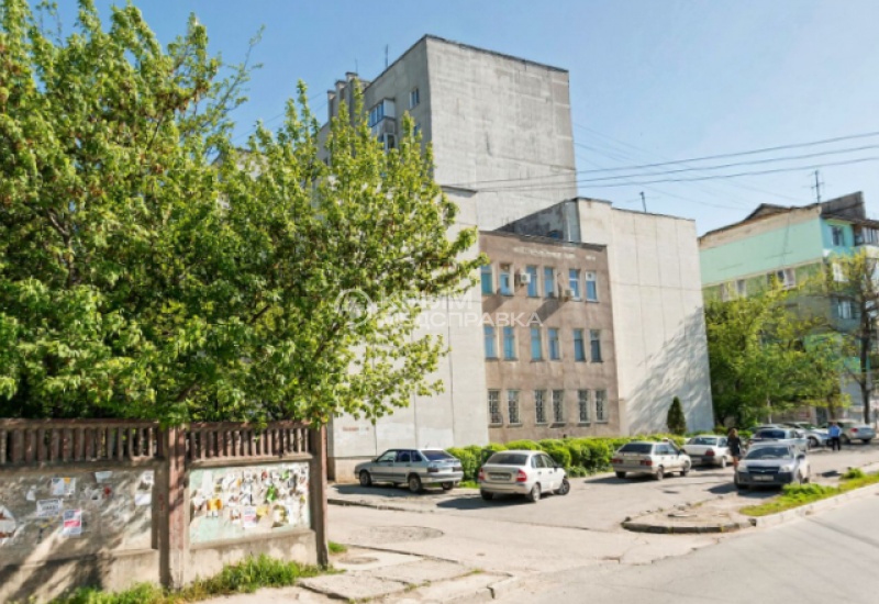 Здание женской консультации №1 в Симферополе на улице Полевой